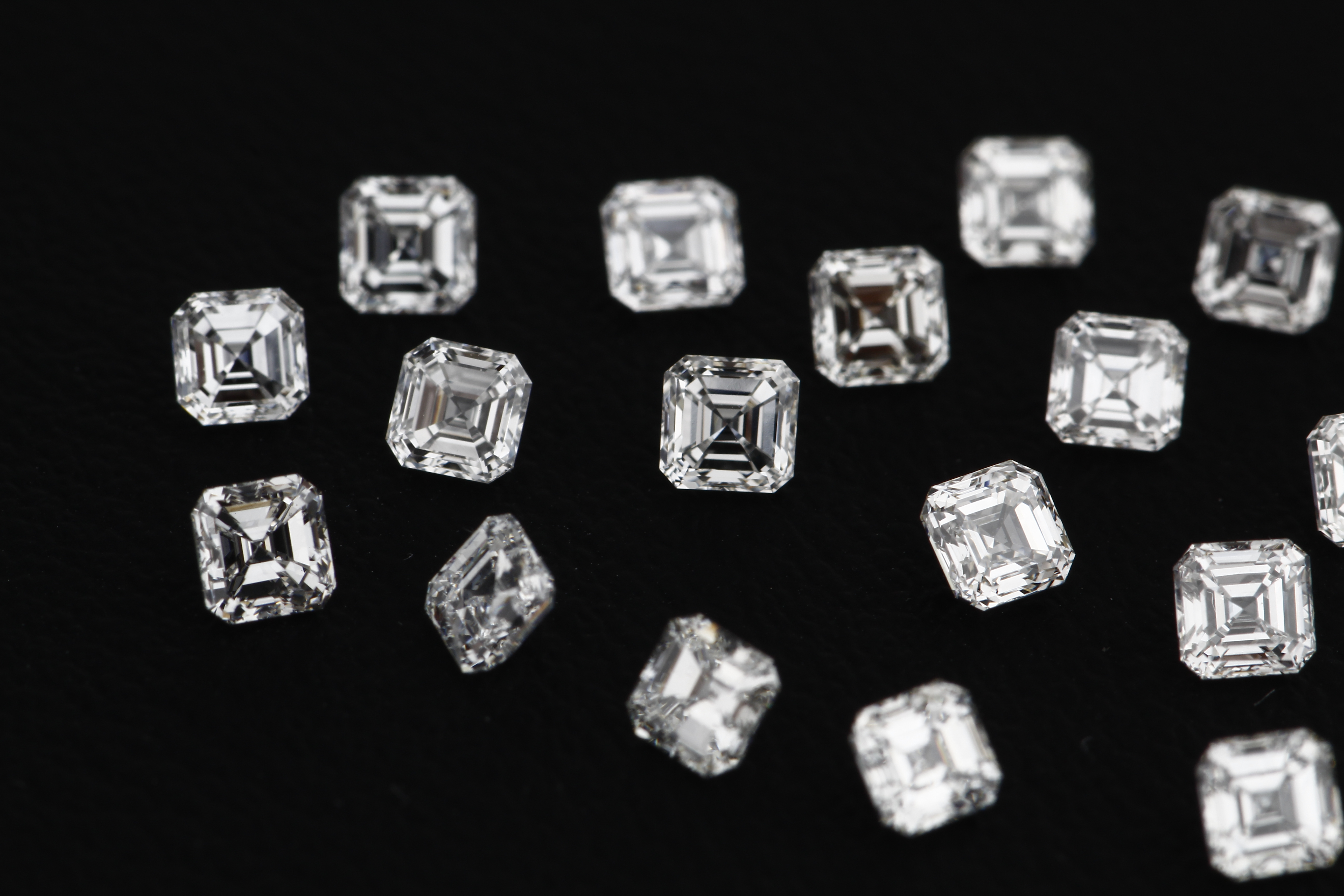 White Diamond, Asscher Shape, VVS1 Clarity, F Color, 3.20 Carat 